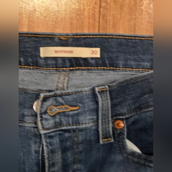 Levis Classic Blue Distressed Women Jeans - Picture 4 of 8